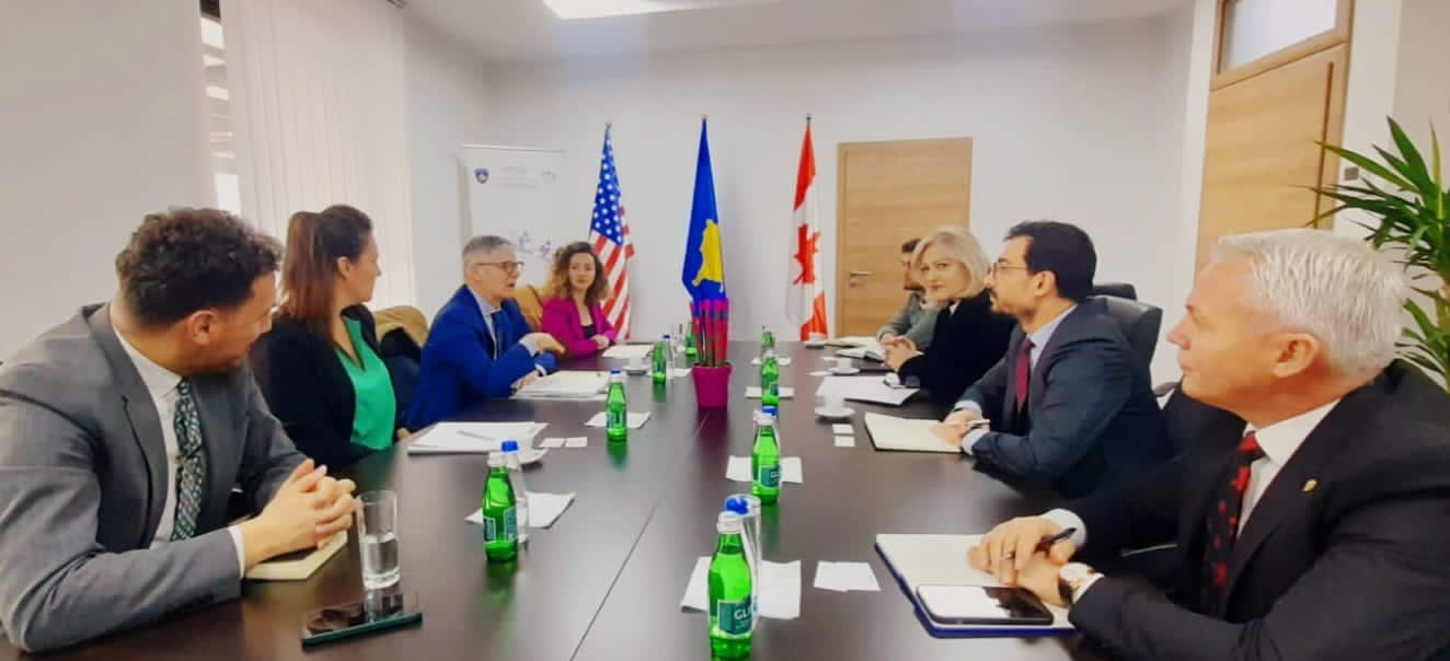 Lule Isufi, generalni direktor IKAP-a, bio јe domaћin delegaciјi Kanade i Vashingtona na sastanku