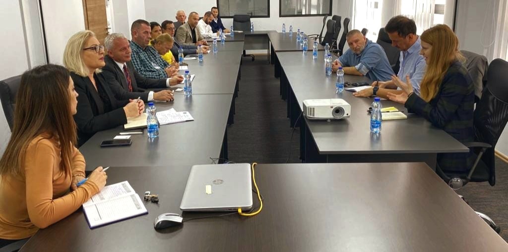 Takim me përfaqësuesit e Ambasadës Britanike