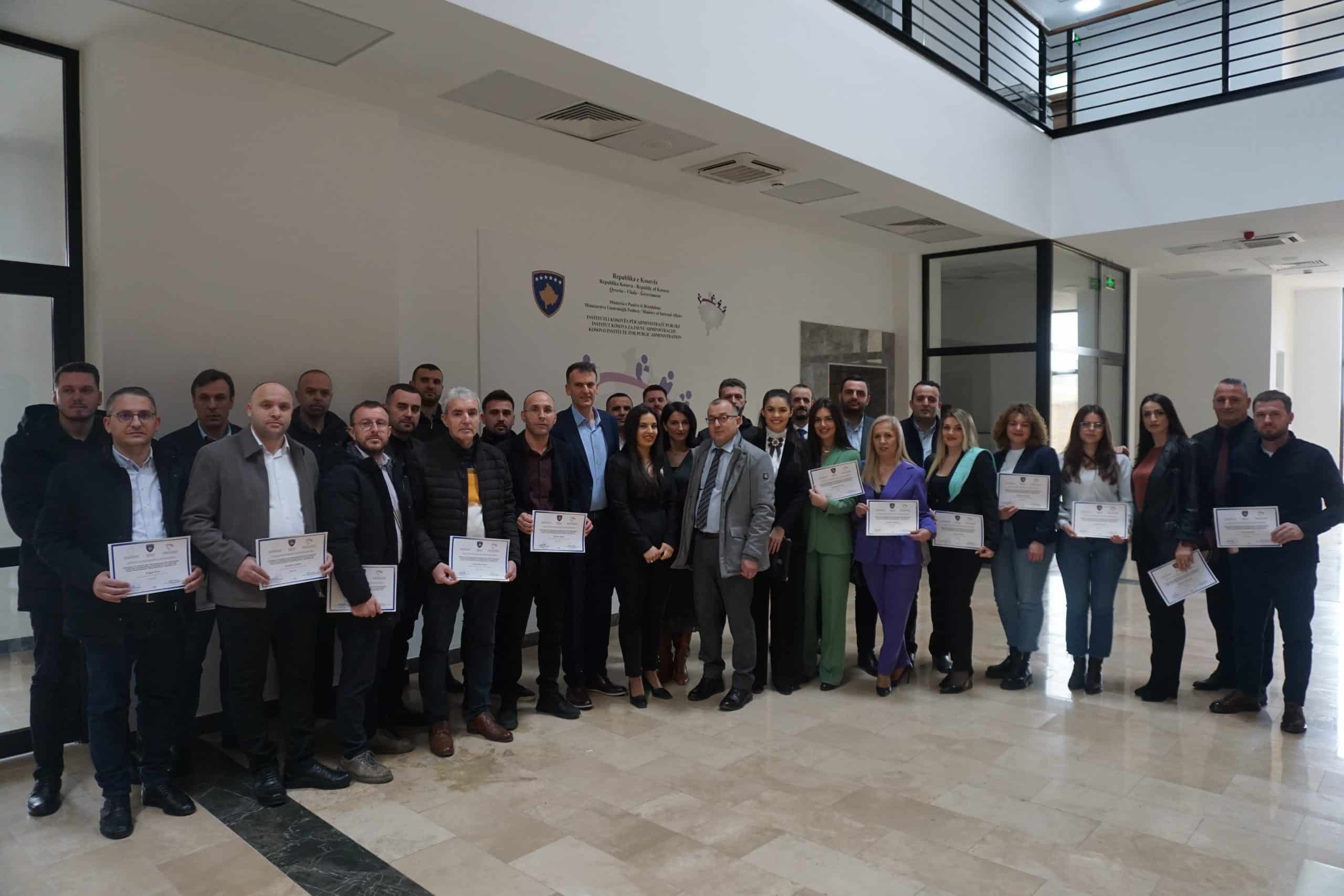 KRPP dhe IKAP certifikuan 43 zyrtarë në nivelin themelor profesional për prokurim